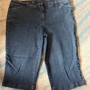 Liz Claiborne Size 20W Cropped (Capri) Jeans